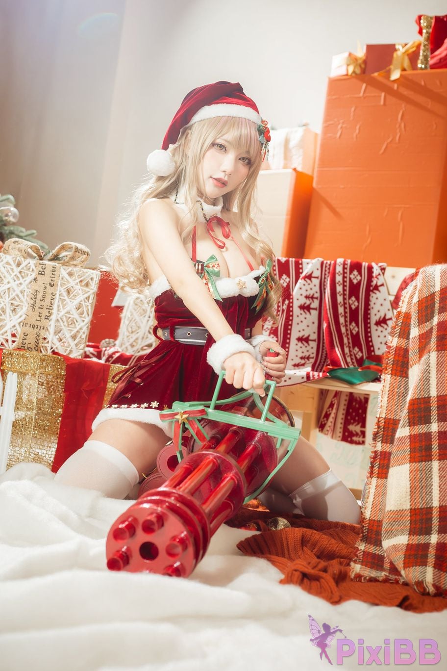 Cosplayer I s i t a b e r c u Nikke goddess of victory emma christmas PixiBB.COM 018
