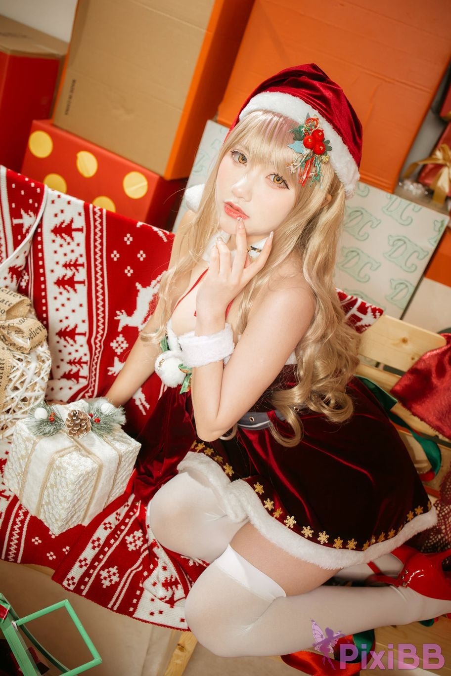 Cosplayer I s i t a b e r c u Nikke goddess of victory emma christmas PixiBB.COM 025