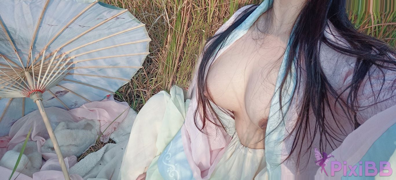 Cosplayer Milu Hanfu selfie PixiBB.COM 025