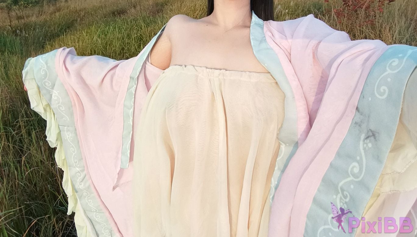 Cosplayer Milu Hanfu selfie PixiBB.COM 031