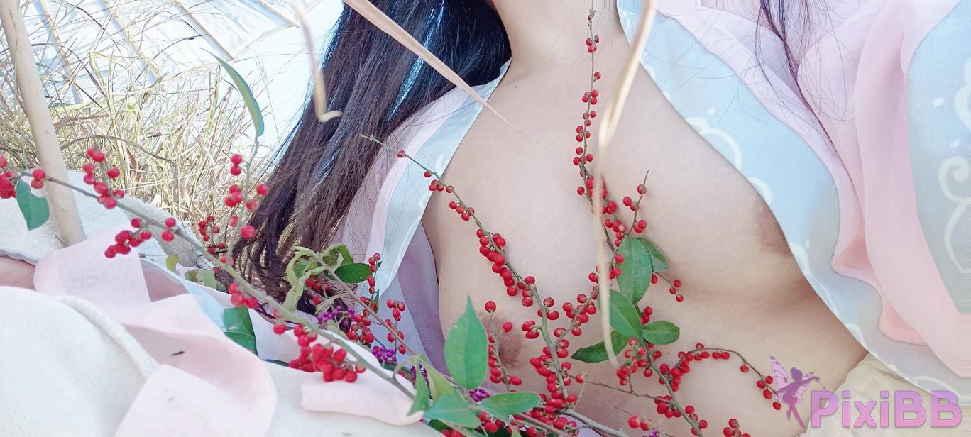 Cosplayer Milu Hanfu selfie PixiBB.COM 044