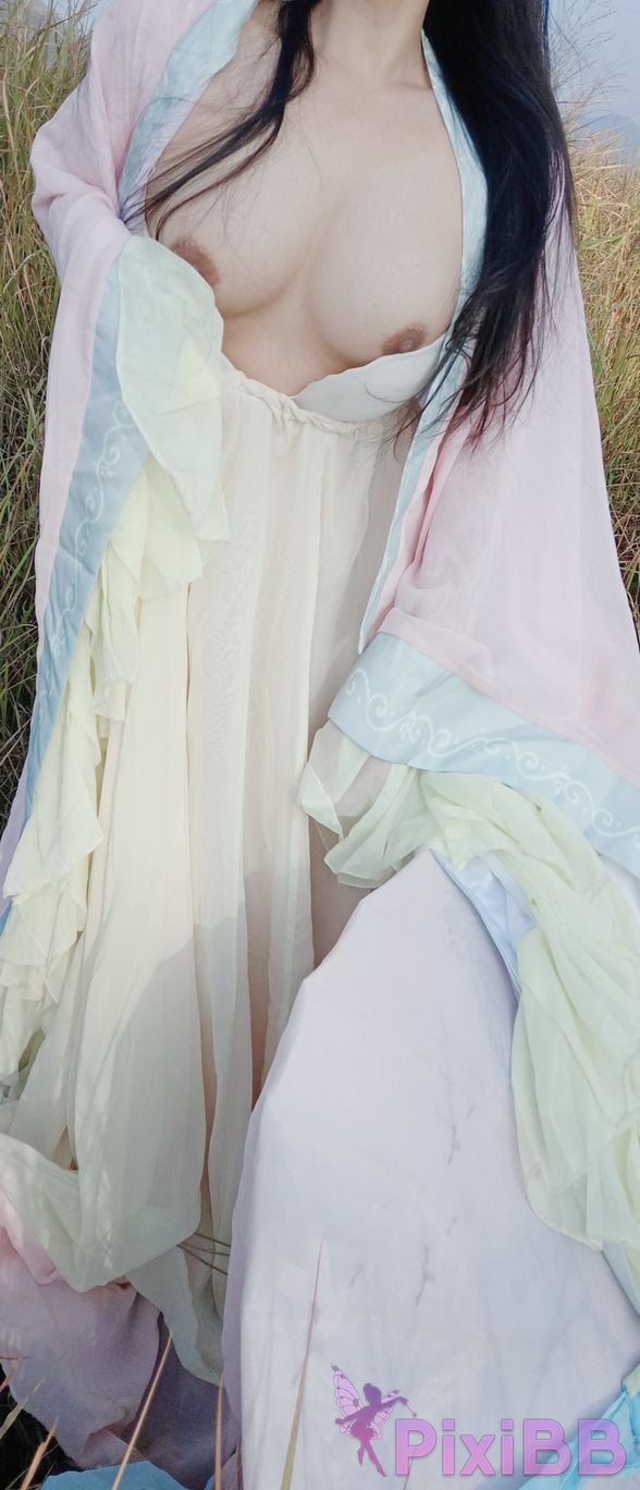 Cosplayer Milu Hanfu selfie PixiBB.COM 045