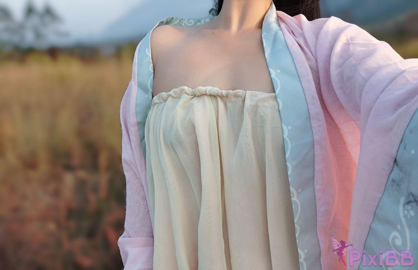 Cosplayer Milu Hanfu selfie PixiBB.COM 056