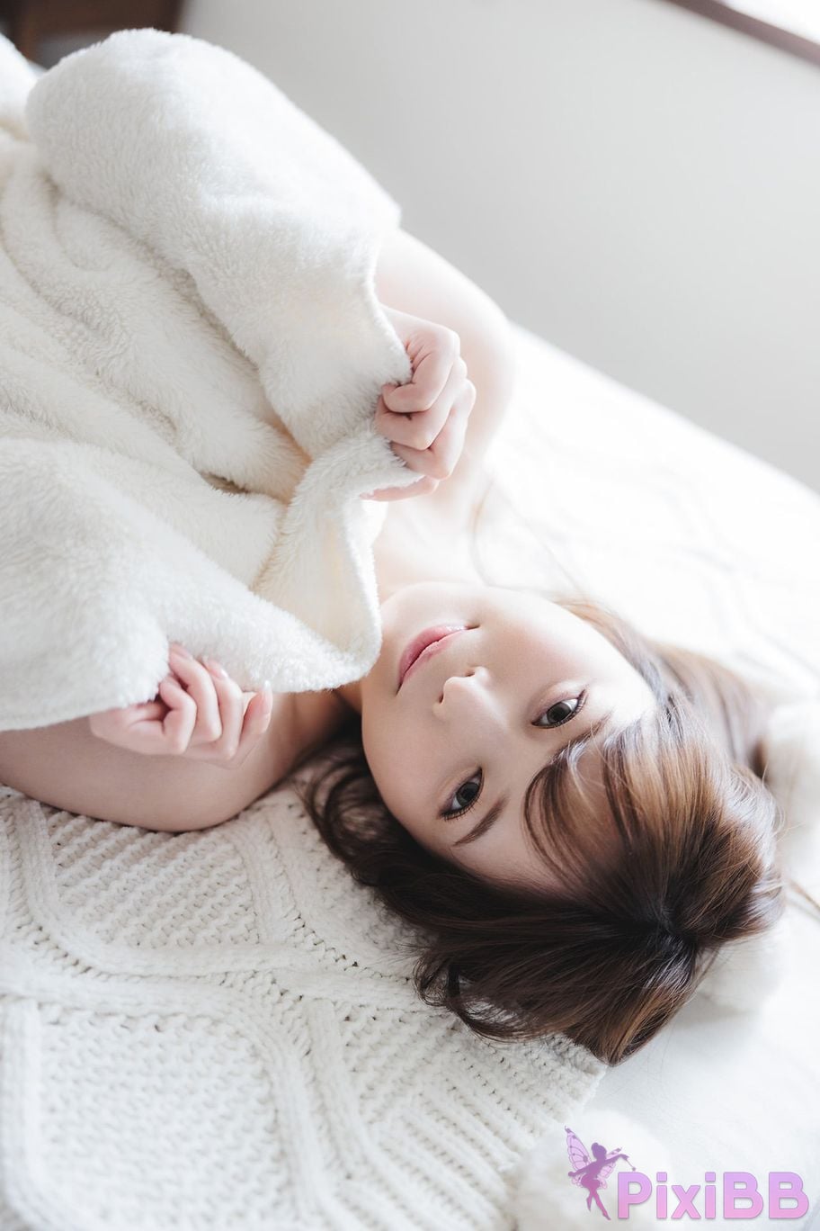 Japanese Idol Kuno Hinano Breast Love White Paper PixiBB.COM 009