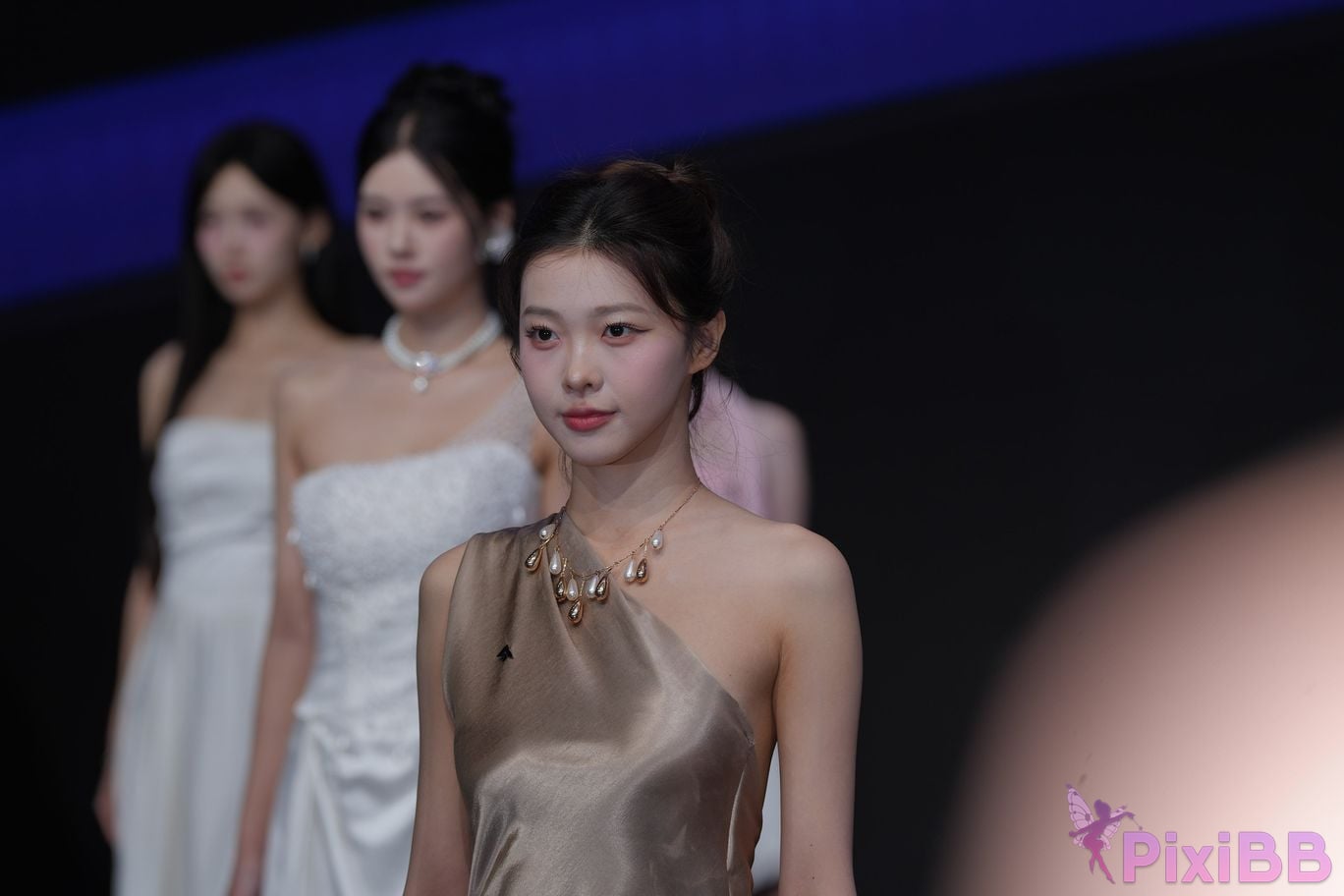 Featured Street Photography Works No.5421 Gentle and charming long dress PixiBB.COM 019