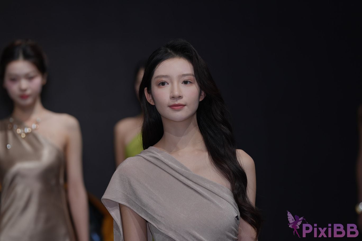 Featured Street Photography Works No.5425 Gentle long skirt Lulu PixiBB.COM 022