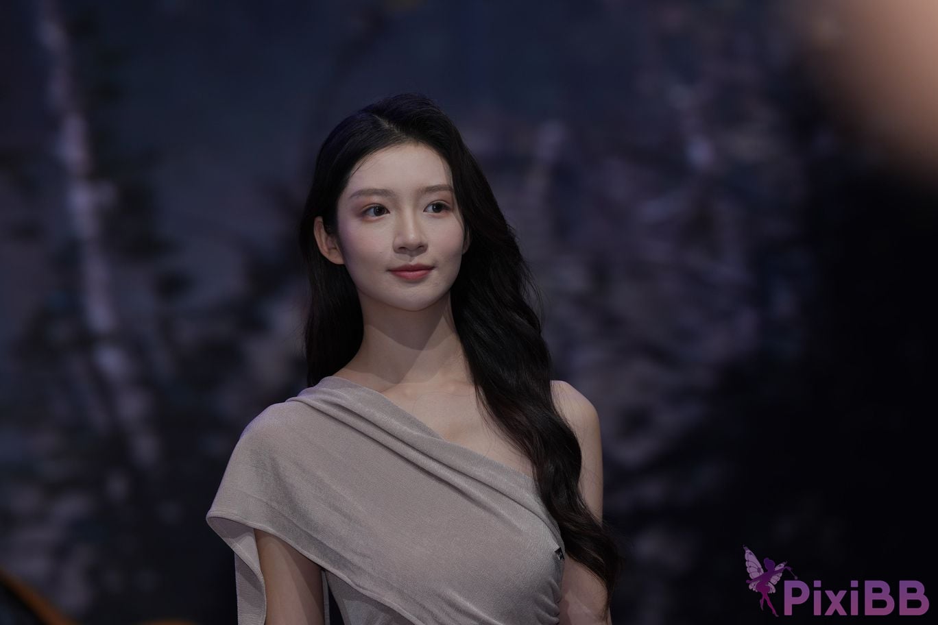 Featured Street Photography Works No.5425 Gentle long skirt Lulu PixiBB.COM 025