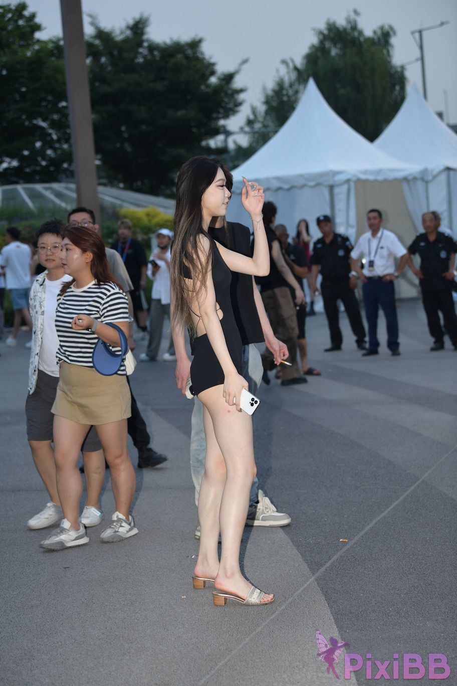 Featured Street Photography Works No.5426 Jumpsuit is energetic and sweet PixiBB.COM 004