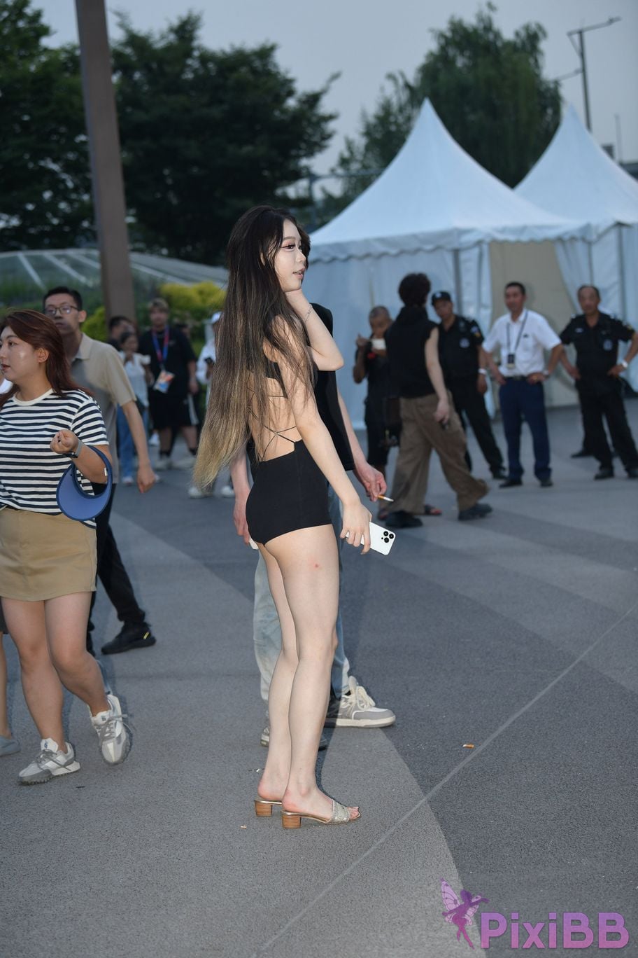 Featured Street Photography Works No.5426 Jumpsuit is energetic and sweet PixiBB.COM 006