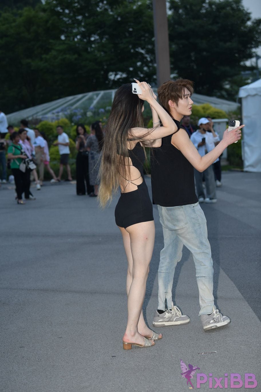 Featured Street Photography Works No.5426 Jumpsuit is energetic and sweet PixiBB.COM 011