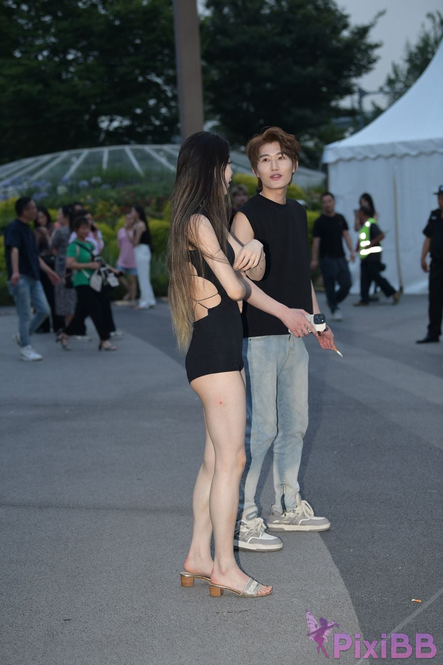 Featured Street Photography Works No.5426 Jumpsuit is energetic and sweet PixiBB.COM 013