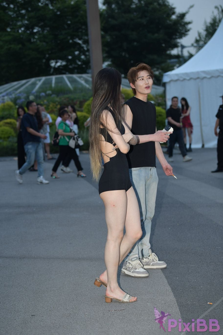 Featured Street Photography Works No.5426 Jumpsuit is energetic and sweet PixiBB.COM 015