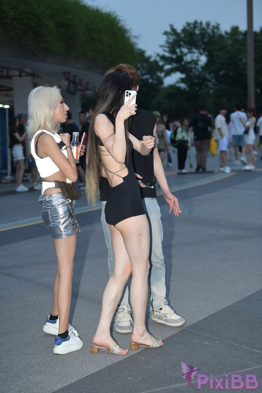 Featured Street Photography Works No.5426 Jumpsuit is energetic and sweet PixiBB.COM 022