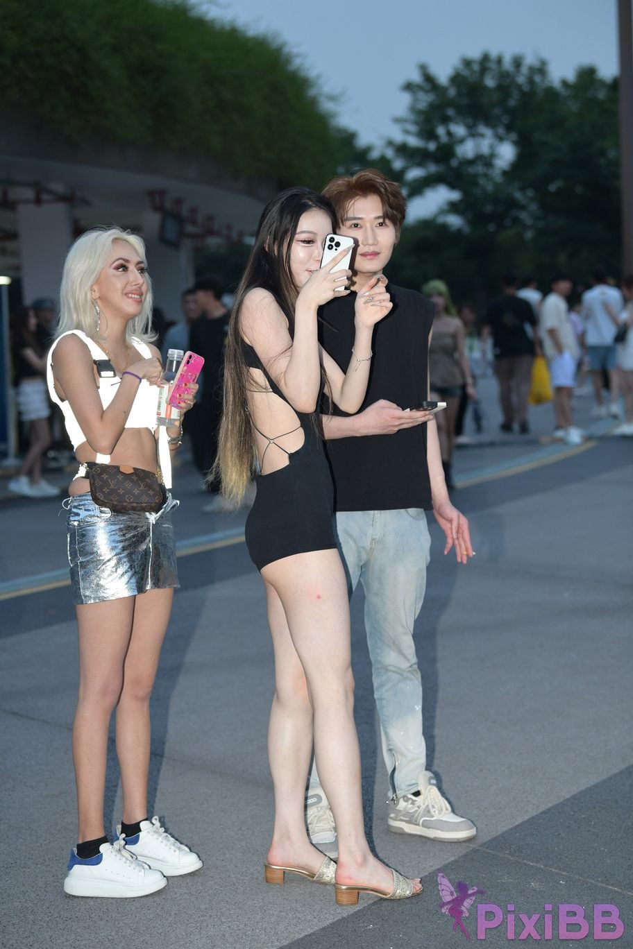 Featured Street Photography Works No.5426 Jumpsuit is energetic and sweet PixiBB.COM 024