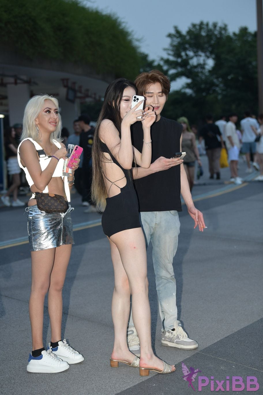 Featured Street Photography Works No.5426 Jumpsuit is energetic and sweet PixiBB.COM 025