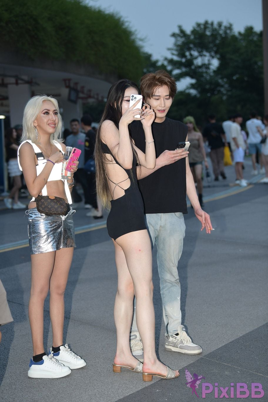 Featured Street Photography Works No.5426 Jumpsuit is energetic and sweet PixiBB.COM 026