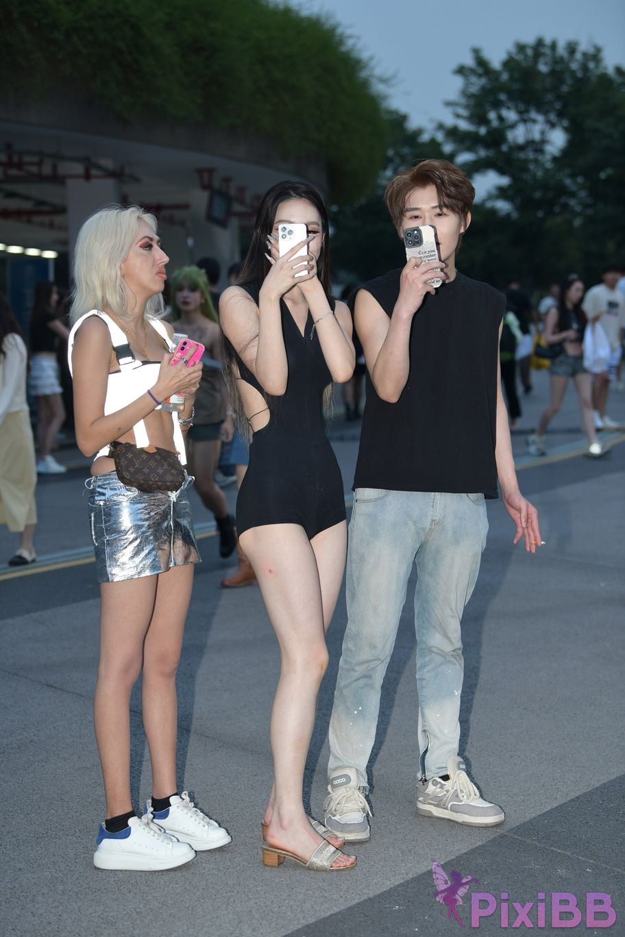 Featured Street Photography Works No.5426 Jumpsuit is energetic and sweet PixiBB.COM 029