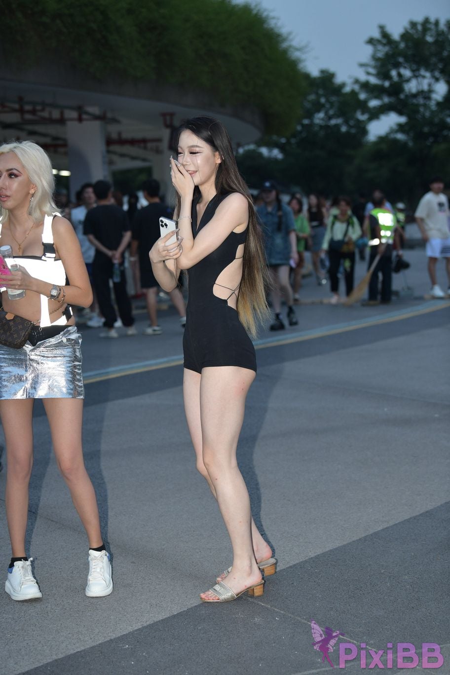 Featured Street Photography Works No.5426 Jumpsuit is energetic and sweet PixiBB.COM 039