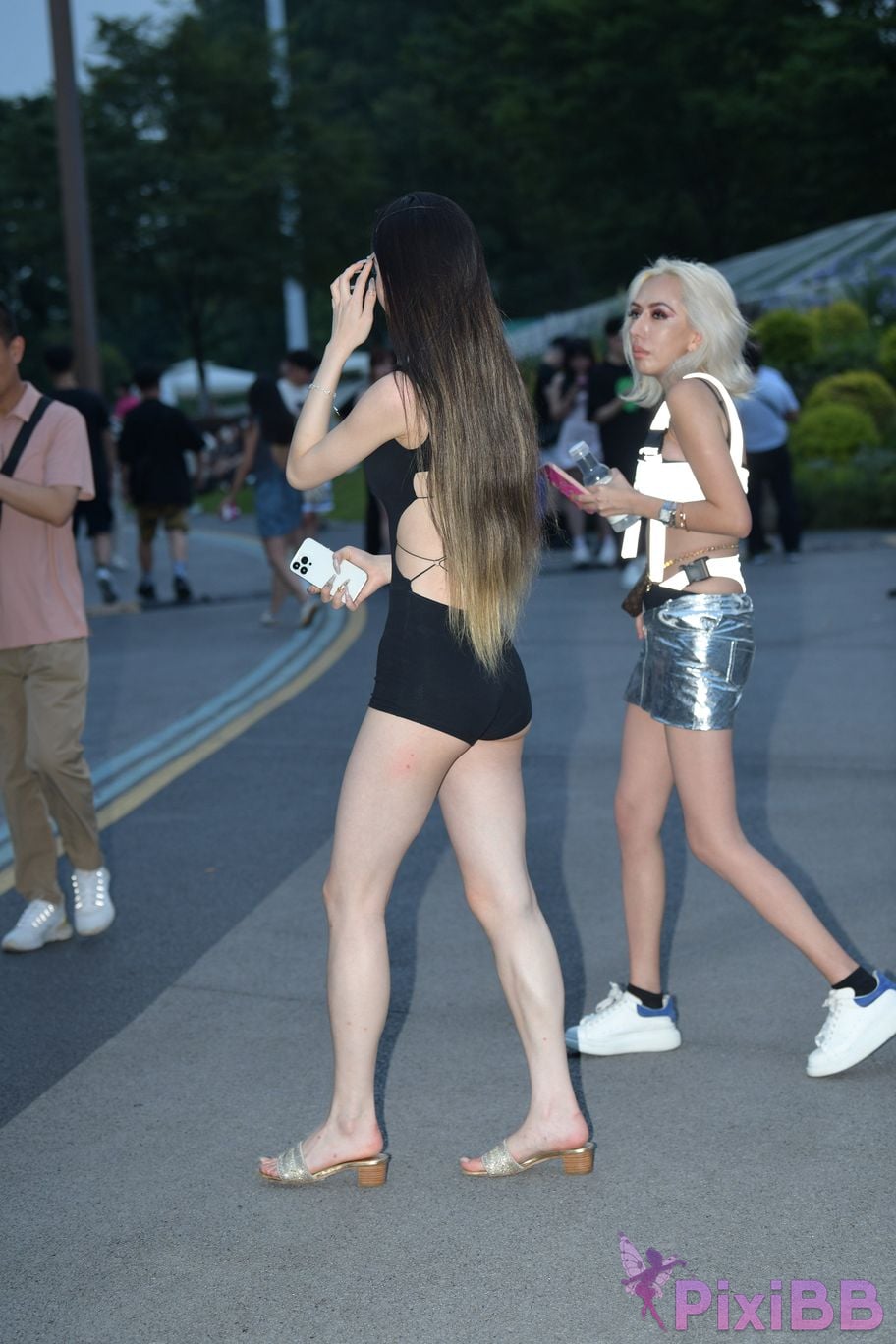 Featured Street Photography Works No.5426 Jumpsuit is energetic and sweet PixiBB.COM 075