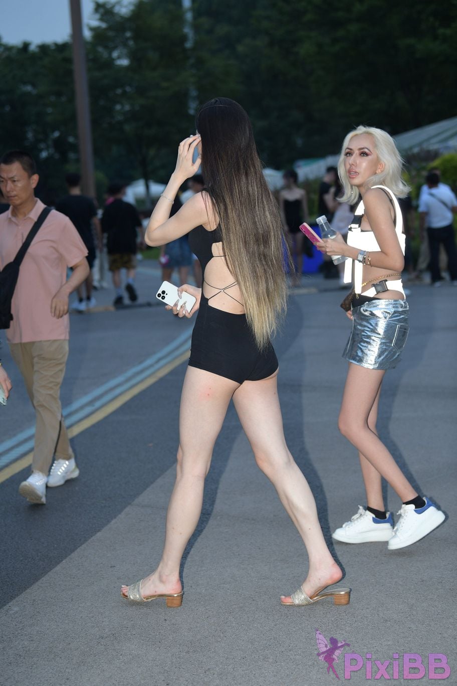 Featured Street Photography Works No.5426 Jumpsuit is energetic and sweet PixiBB.COM 076