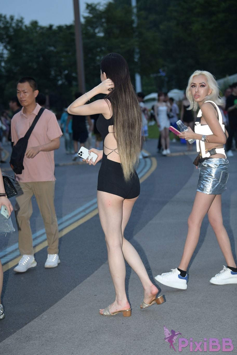 Featured Street Photography Works No.5426 Jumpsuit is energetic and sweet PixiBB.COM 078