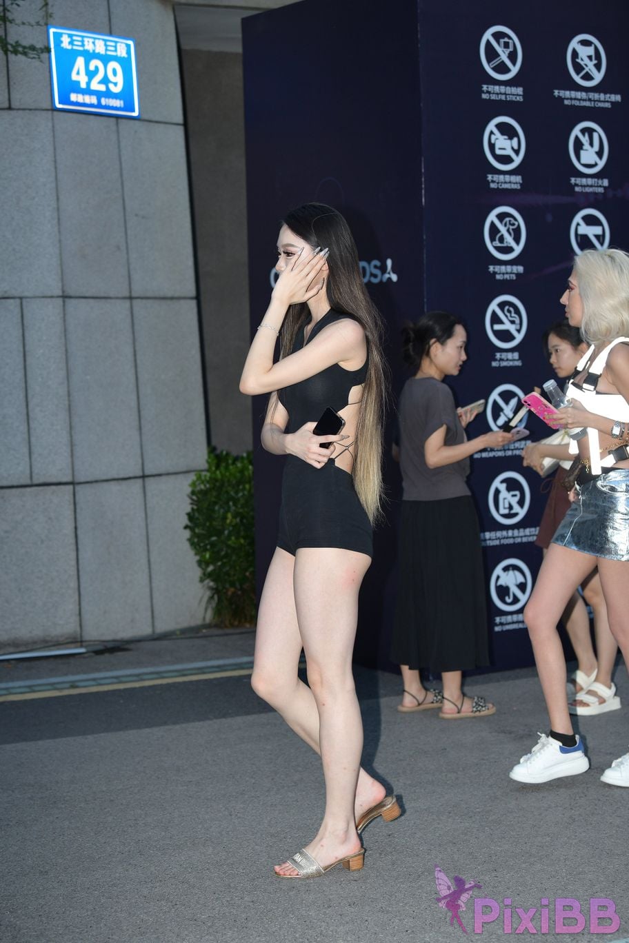 Featured Street Photography Works No.5426 Jumpsuit is energetic and sweet PixiBB.COM 083