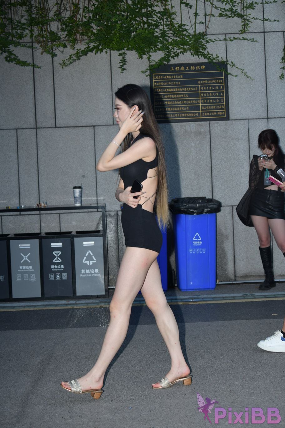 Featured Street Photography Works No.5426 Jumpsuit is energetic and sweet PixiBB.COM 090