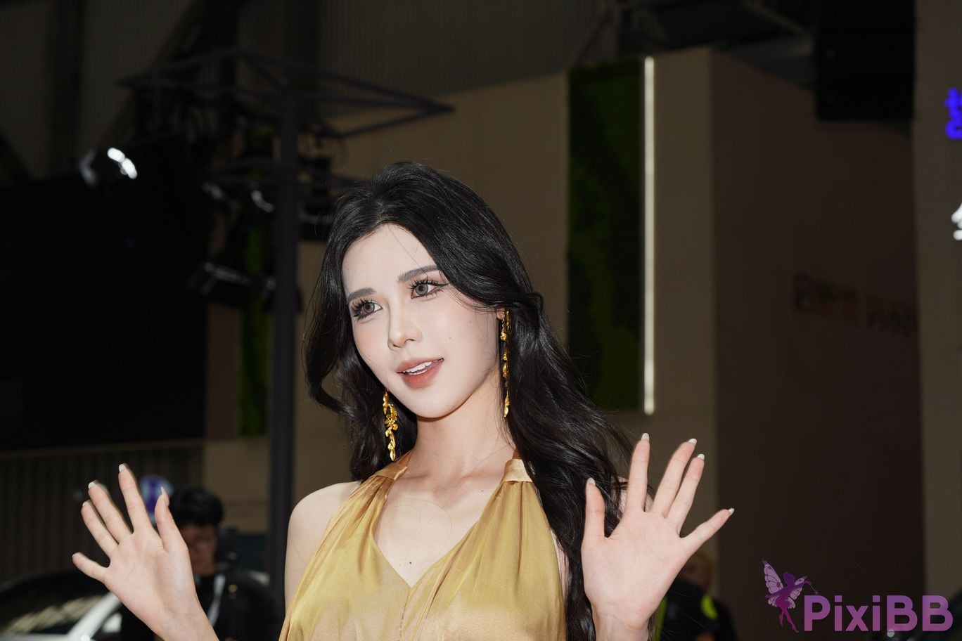 Featured Street Photography Works No.5428 Perfect looking goddess Sang crow PixiBB.COM 002