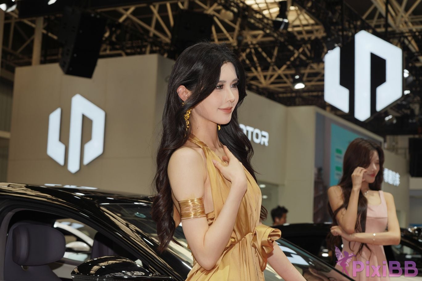 Featured Street Photography Works No.5428 Perfect looking goddess Sang crow PixiBB.COM 013