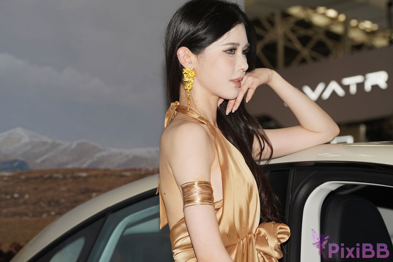 Featured Street Photography Works No.5428 Perfect looking goddess Sang crow PixiBB.COM 055