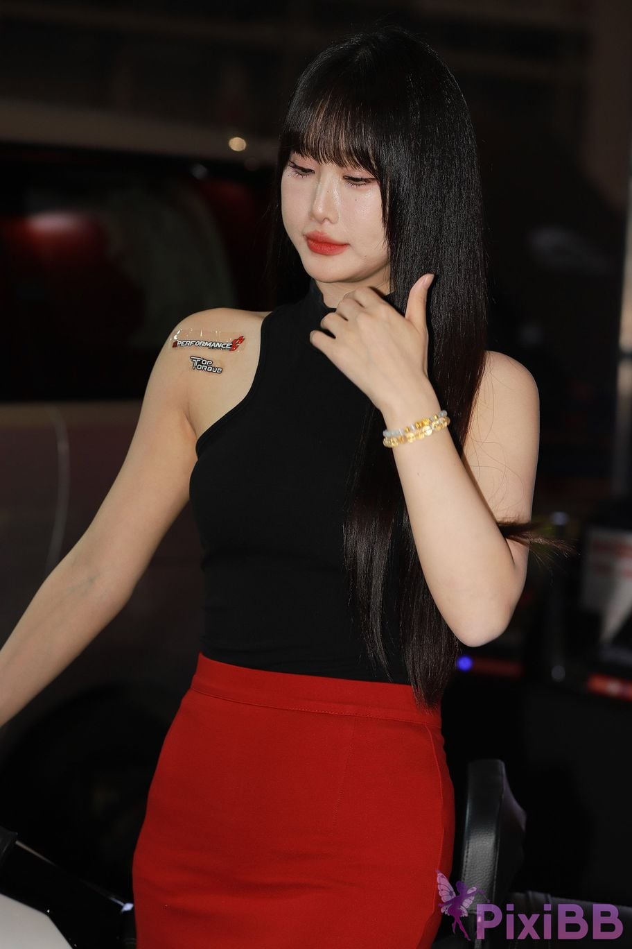 Featured Street Photography Works No.5432 Brown red hip skirt with orange cream sauce PixiBB.COM 004