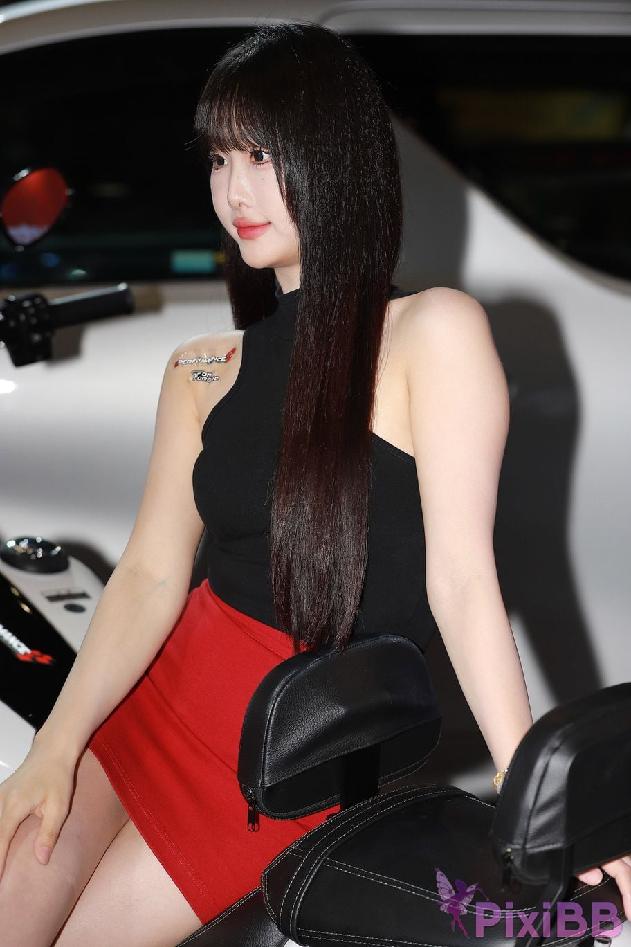 Featured Street Photography Works No.5432 Brown red hip skirt with orange cream sauce PixiBB.COM 040