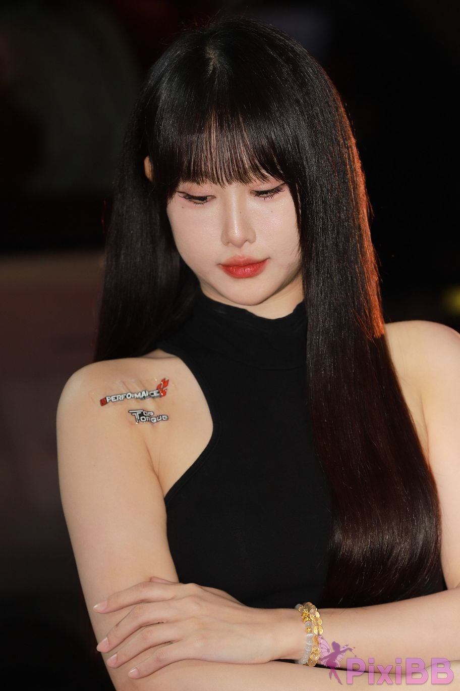 Featured Street Photography Works No.5432 Brown red hip skirt with orange cream sauce PixiBB.COM 081