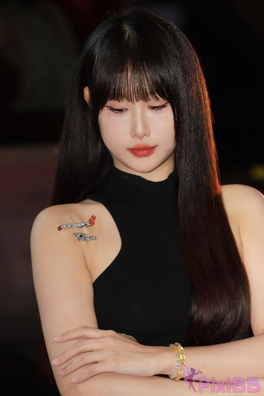 Featured Street Photography Works No.5432 Brown red hip skirt with orange cream sauce PixiBB.COM 082