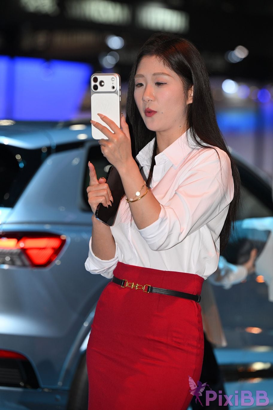 Featured Street Photography Works No.5433 Charming white shirt red skirt and black silk PixiBB.COM 040