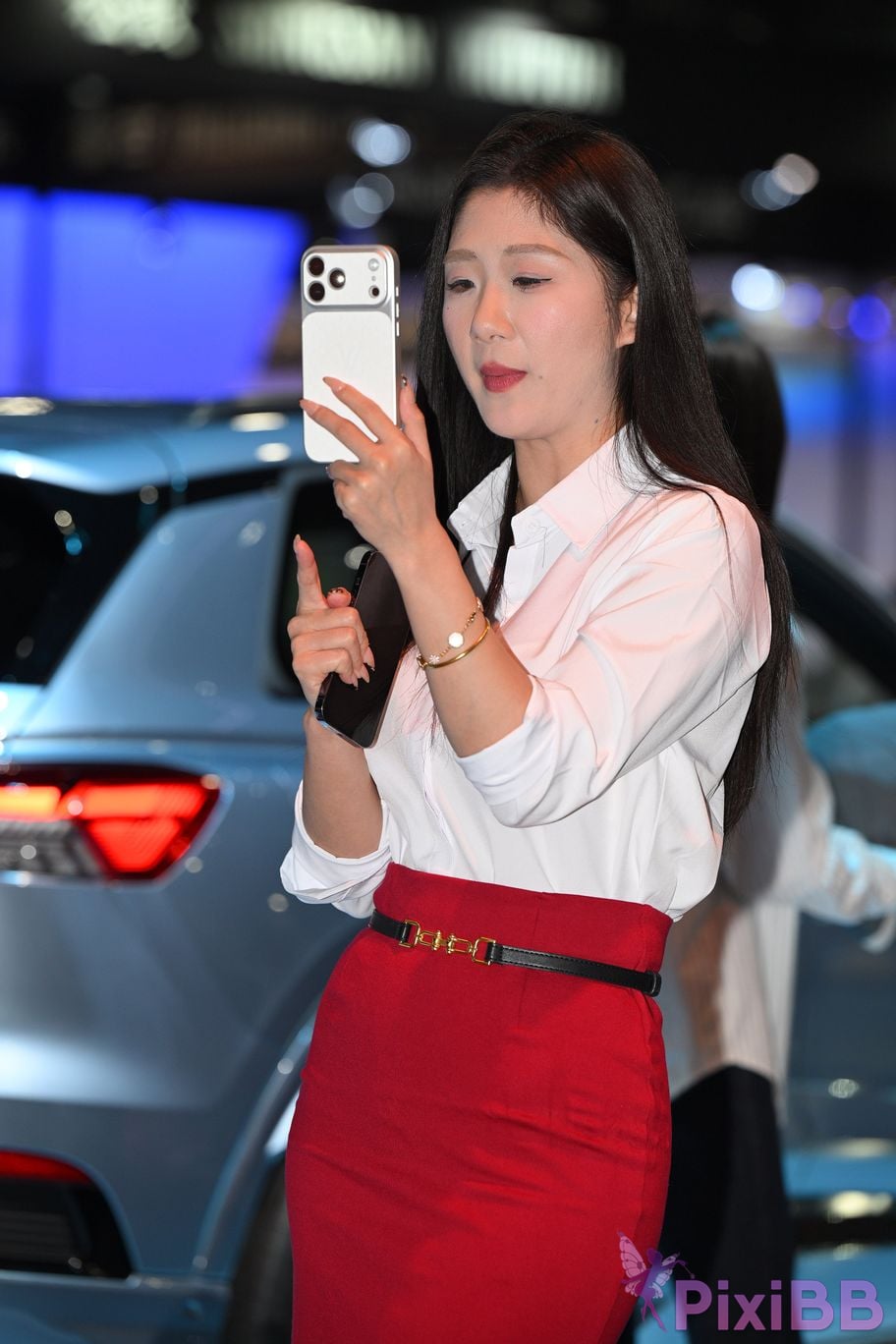 Featured Street Photography Works No.5433 Charming white shirt red skirt and black silk PixiBB.COM 041