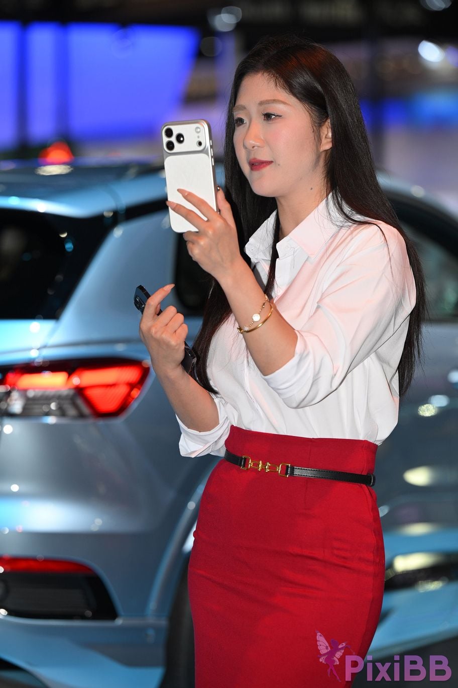 Featured Street Photography Works No.5433 Charming white shirt red skirt and black silk PixiBB.COM 042