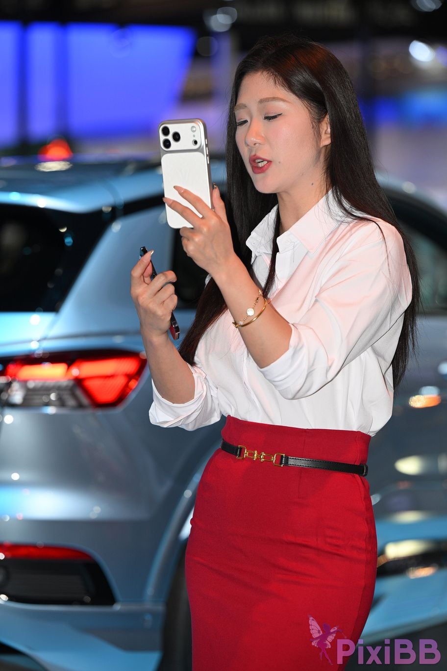 Featured Street Photography Works No.5433 Charming white shirt red skirt and black silk PixiBB.COM 043