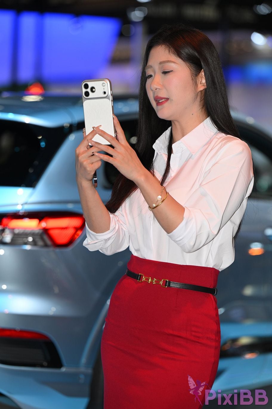 Featured Street Photography Works No.5433 Charming white shirt red skirt and black silk PixiBB.COM 045