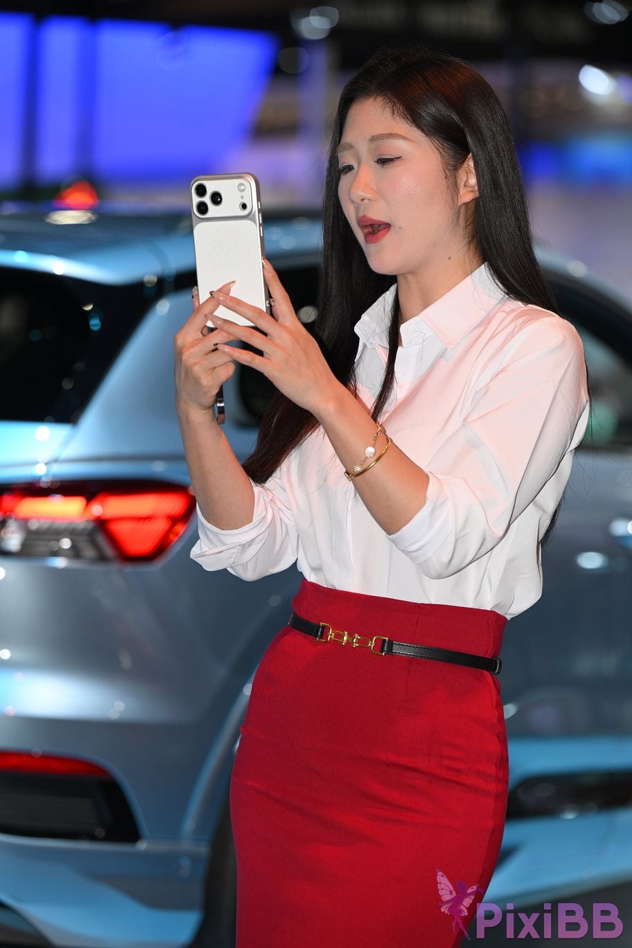 Featured Street Photography Works No.5433 Charming white shirt red skirt and black silk PixiBB.COM 047