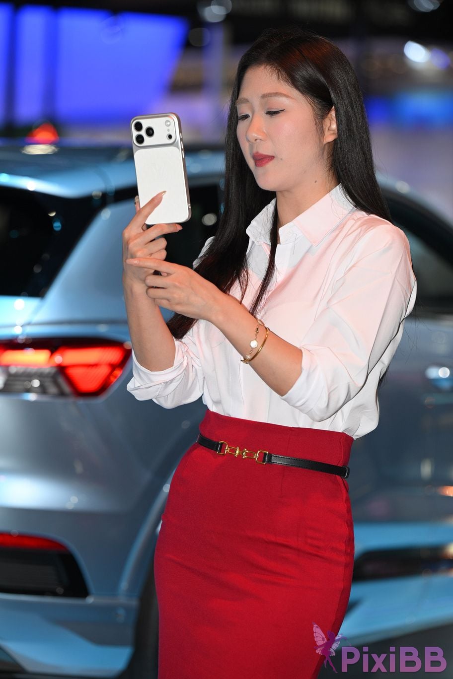 Featured Street Photography Works No.5433 Charming white shirt red skirt and black silk PixiBB.COM 048