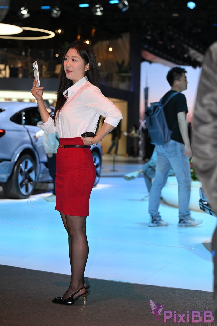 Featured Street Photography Works No.5433 Charming white shirt red skirt and black silk PixiBB.COM 059