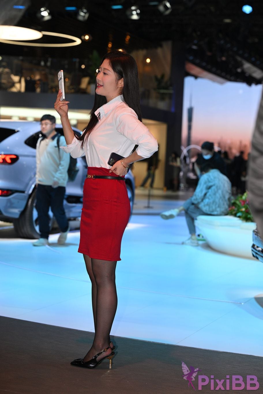 Featured Street Photography Works No.5433 Charming white shirt red skirt and black silk PixiBB.COM 061