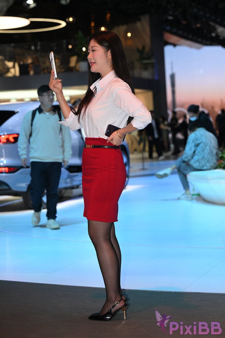 Featured Street Photography Works No.5433 Charming white shirt red skirt and black silk PixiBB.COM 064