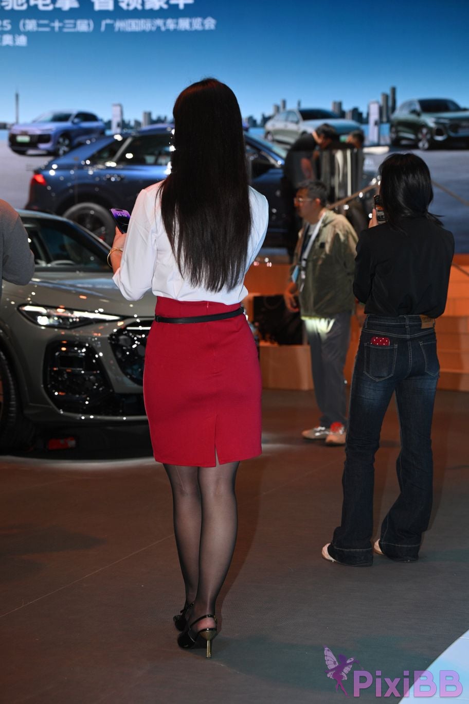 Featured Street Photography Works No.5433 Charming white shirt red skirt and black silk PixiBB.COM 067