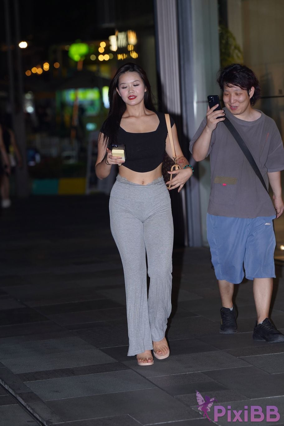 Featured Street Photography Works No.5435 Plump and attractive young woman PixiBB.COM 004