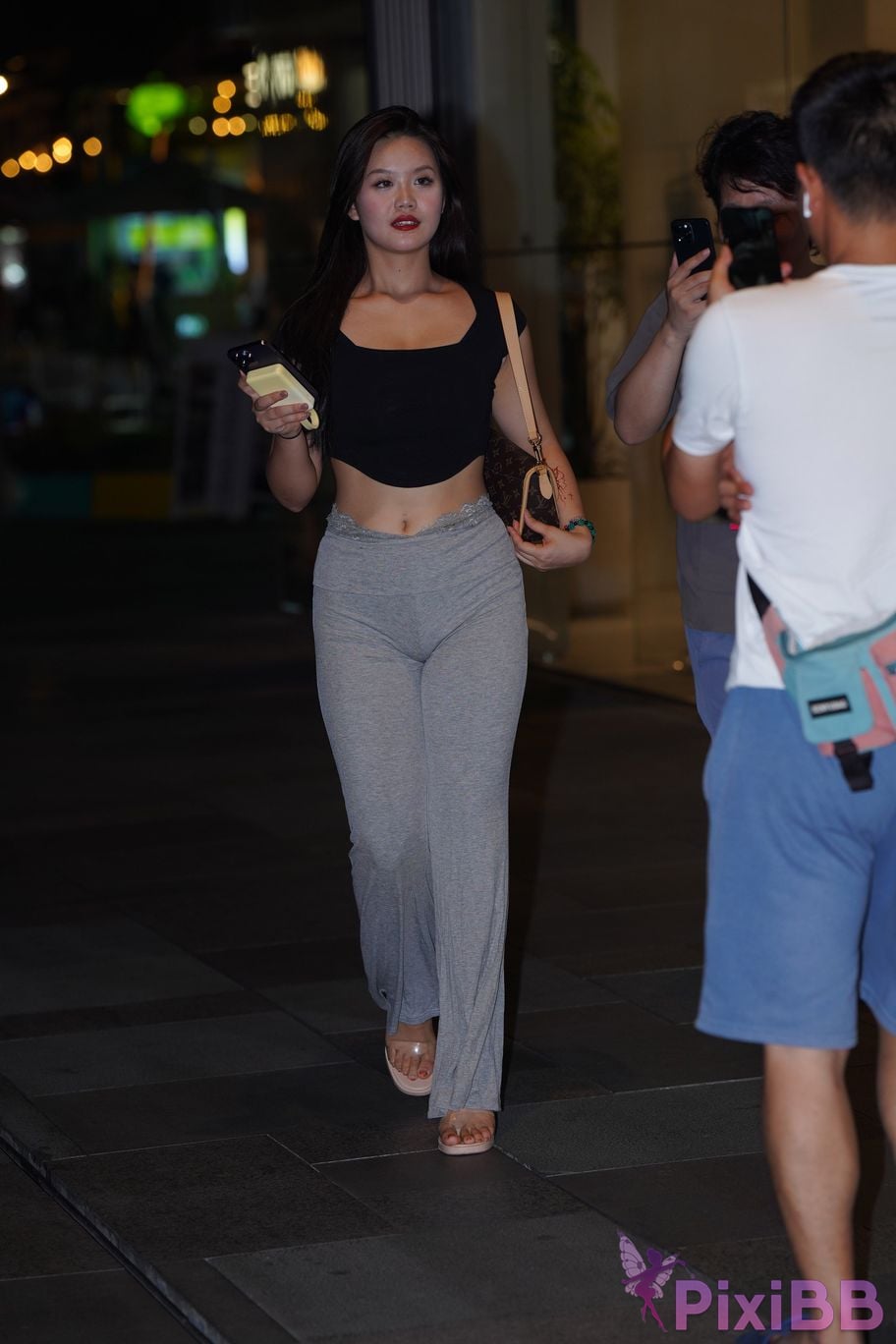 Featured Street Photography Works No.5435 Plump and attractive young woman PixiBB.COM 006