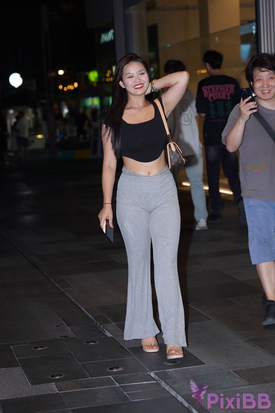 Featured Street Photography Works No.5435 Plump and attractive young woman PixiBB.COM 010