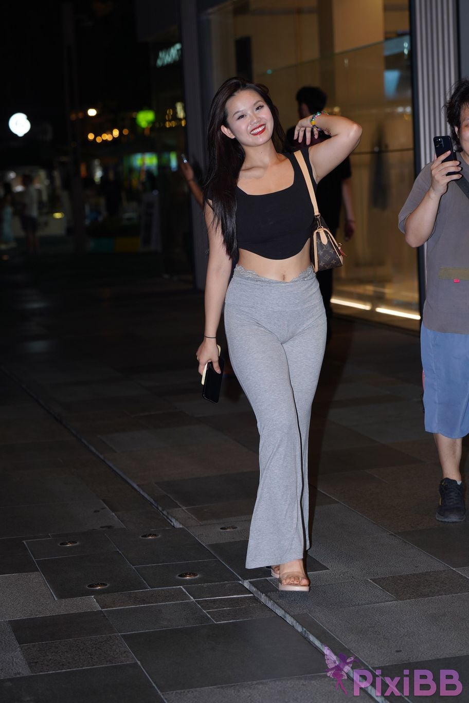 Featured Street Photography Works No.5435 Plump and attractive young woman PixiBB.COM 012