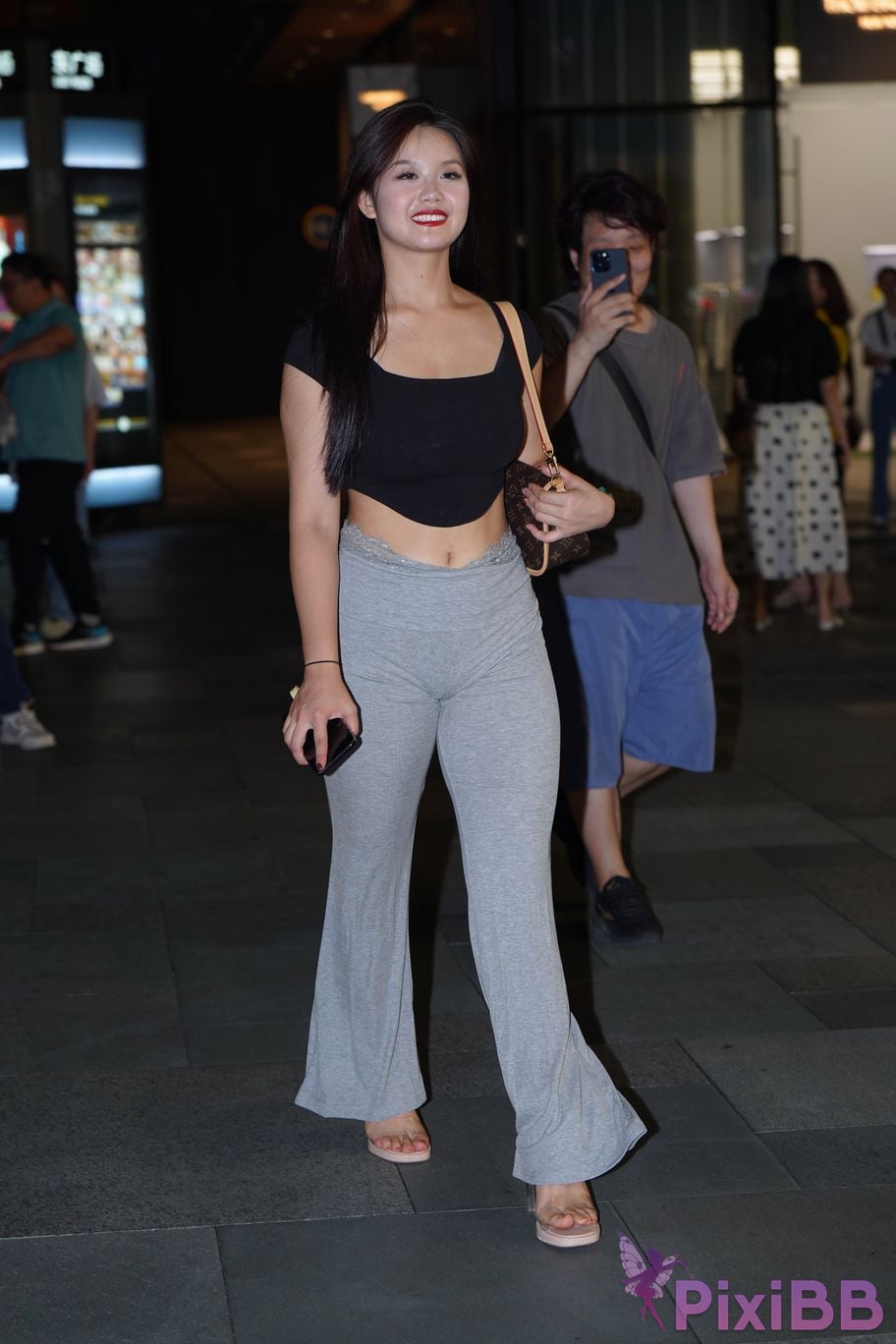 Featured Street Photography Works No.5435 Plump and attractive young woman PixiBB.COM 038